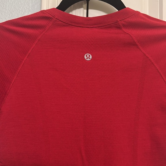 Lululemon shirt - Picture 2 of 5